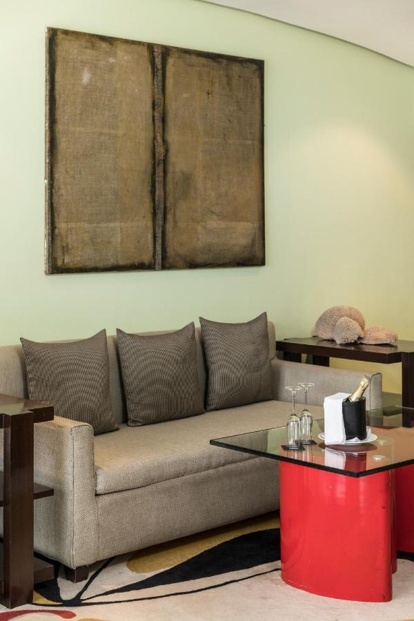The Park Chennai Hotell Exteriör bild A suite at the hotel