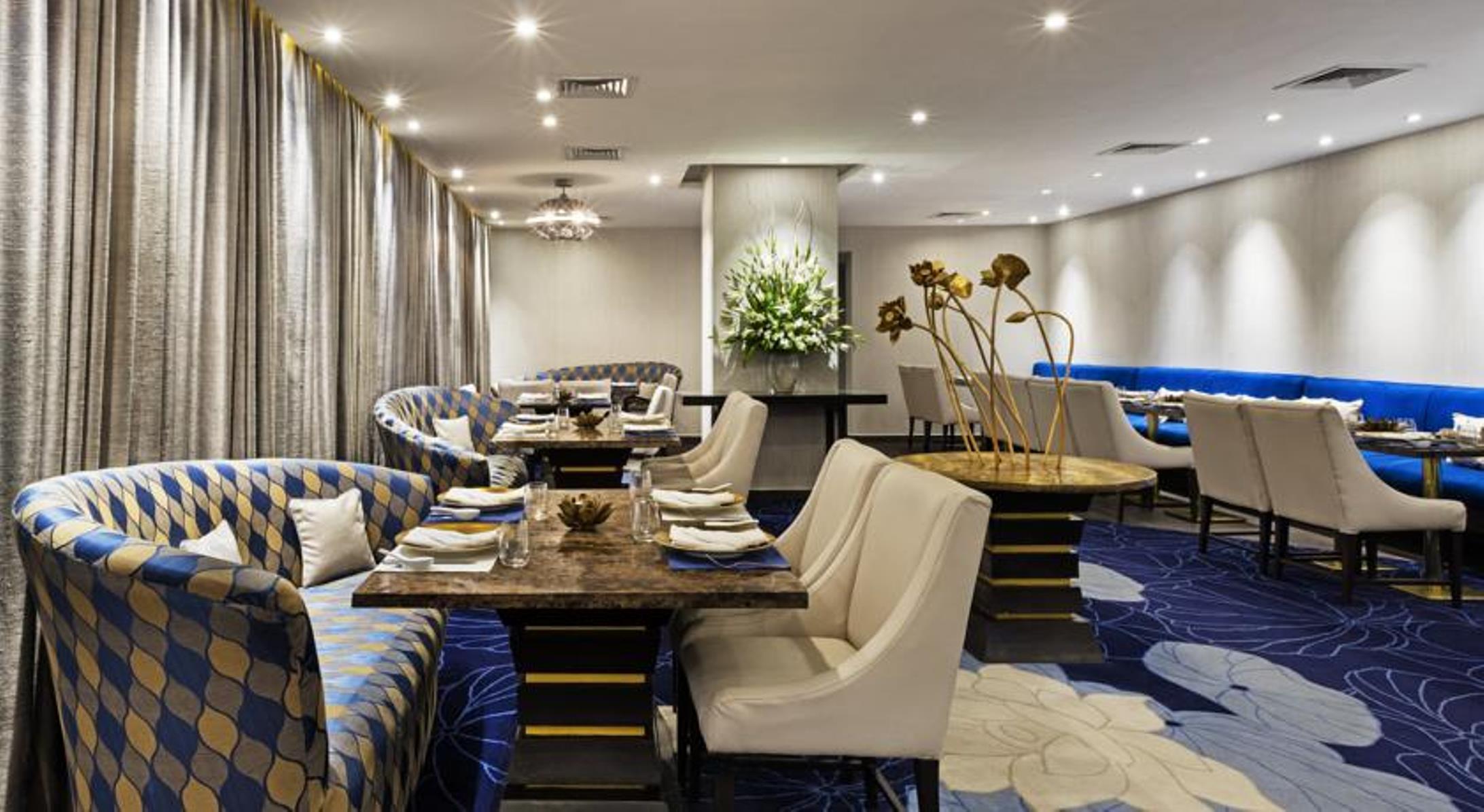 The Park Chennai Hotell Exteriör bild The interior of the restaurant