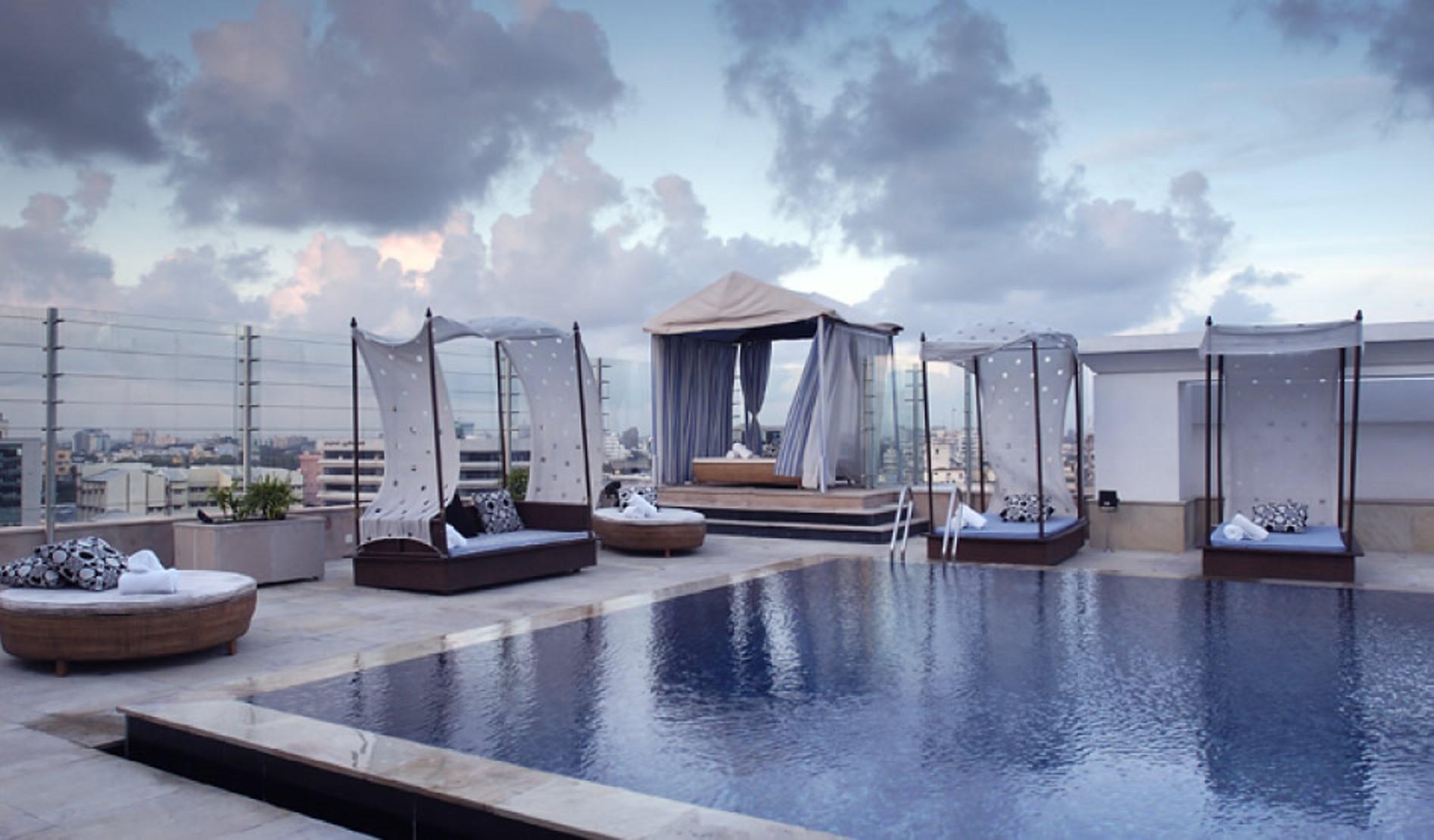 The Park Chennai Hotell Exteriör bild The rooftop pool at the hotel
