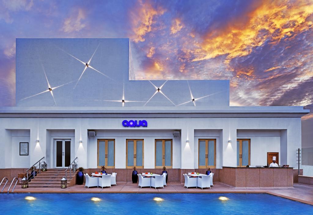 The Park Chennai Hotell Exteriör bild The pool at the Taj Mahal Palace