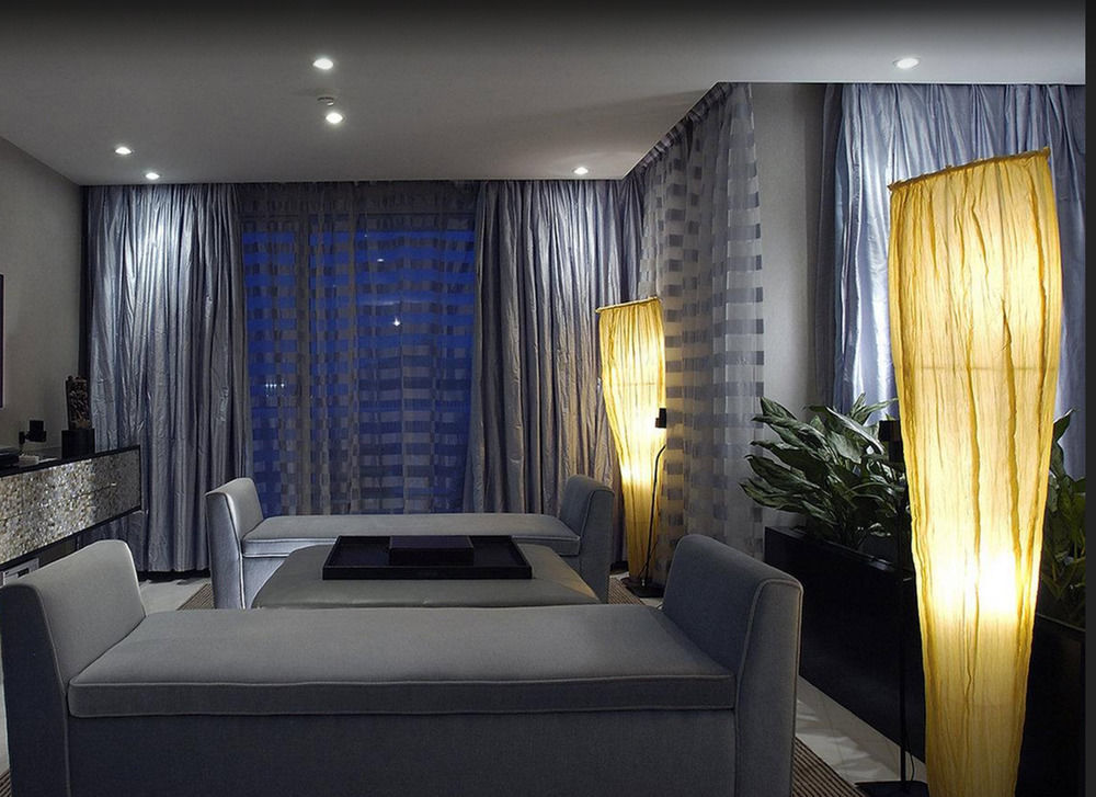 The Park Chennai Hotell Exteriör bild A room with a blue curtain