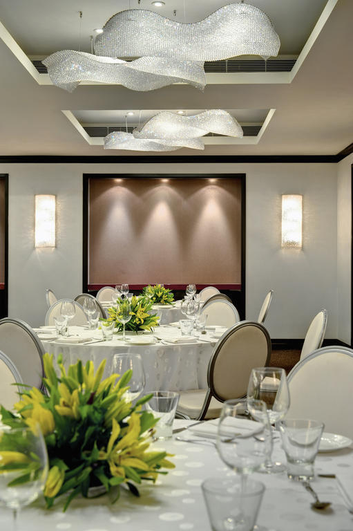 The Park Chennai Hotell Exteriör bild The interior of the restaurant